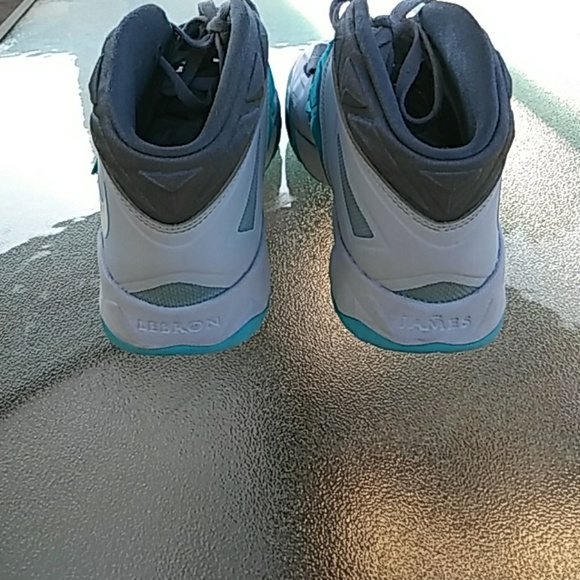 Nikes LeBron James they are authentic!!! Worn once main image 4